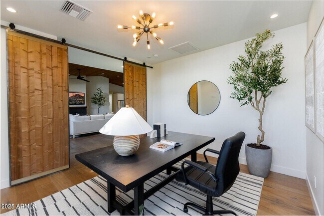 Foto del edificio - 3931 E Glenrosa Ave