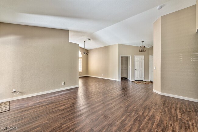 Building Photo - 5 Fantasia Ln