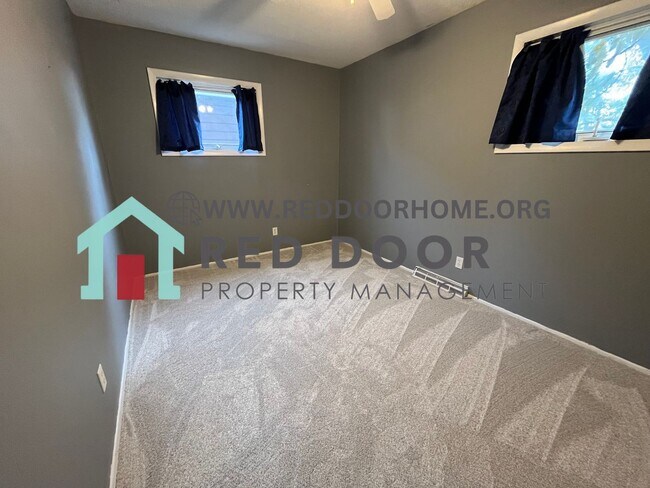 Foto del edificio - 4 bed / 2 bath Home with Tesla charging station