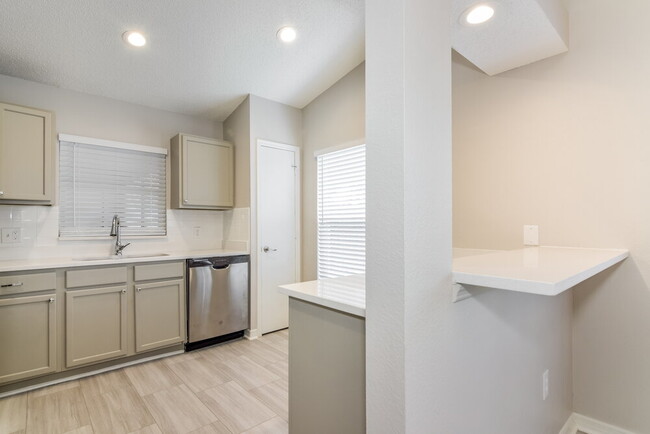 Building Photo - 26808 Haverhill Dr