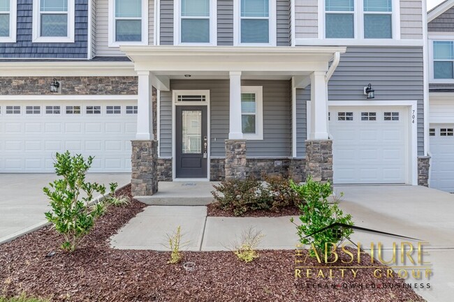 Building Photo - 704 Creekway Dr
