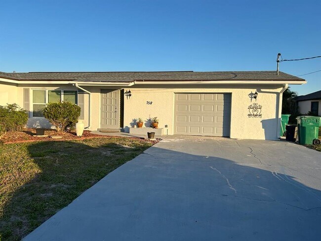 Foto del edificio - 758 Spring Lake Blvd NW