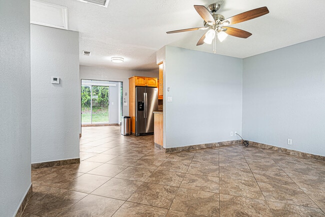 Building Photo - 2722 Peer Ln