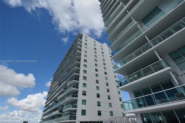 Foto del edificio - 3 br, 2.5 bath House - 400 Sunny Isles Blv...