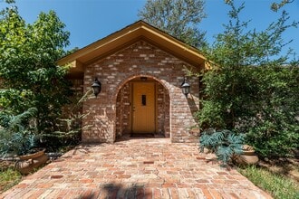 Building Photo - 102 Butlers Ct