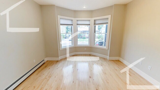 Building Photo - Charming 1.5 Bedroom