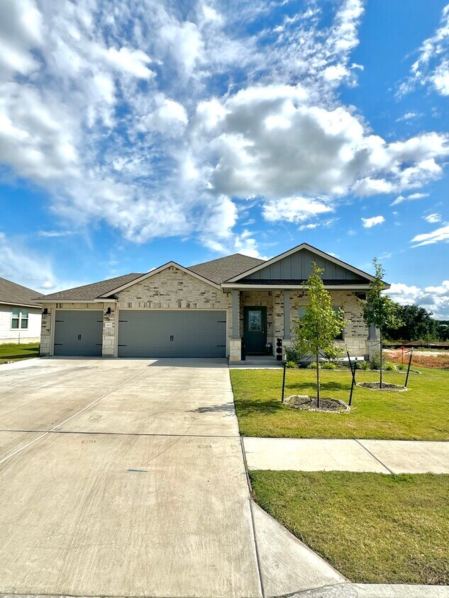Foto principal - 1832 Caponier St