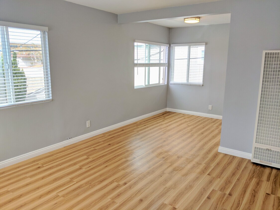 Primary Photo - 213 Corona Ave
