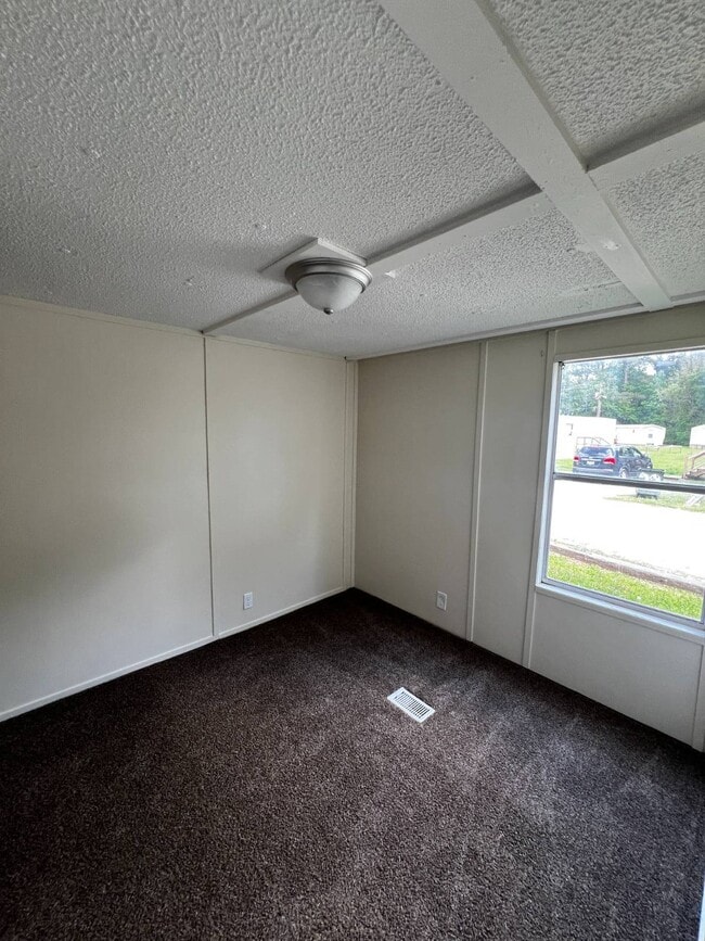 Foto del edificio - 116 Hussey Mhp Ln