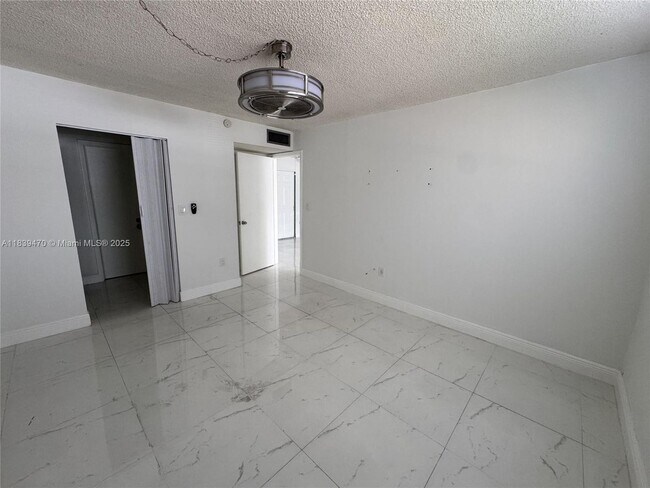 Foto del edificio - 15650 SW 80th St