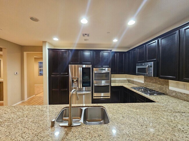 Foto del edificio - Beautiful  and large 4 bedroom / 3.5 bathr...