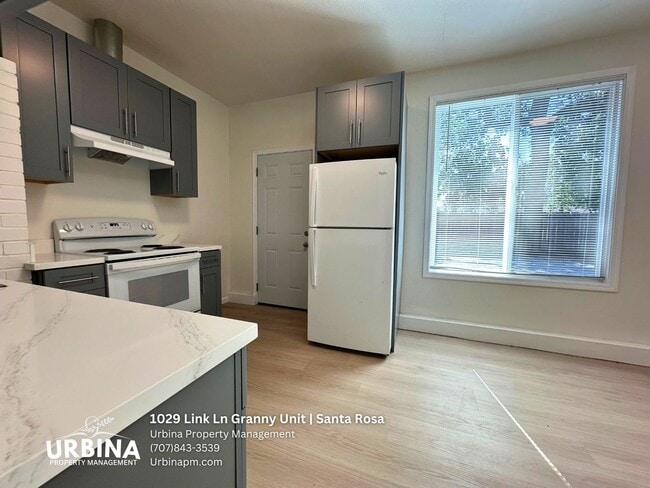 Building Photo - 1029 Link Ln