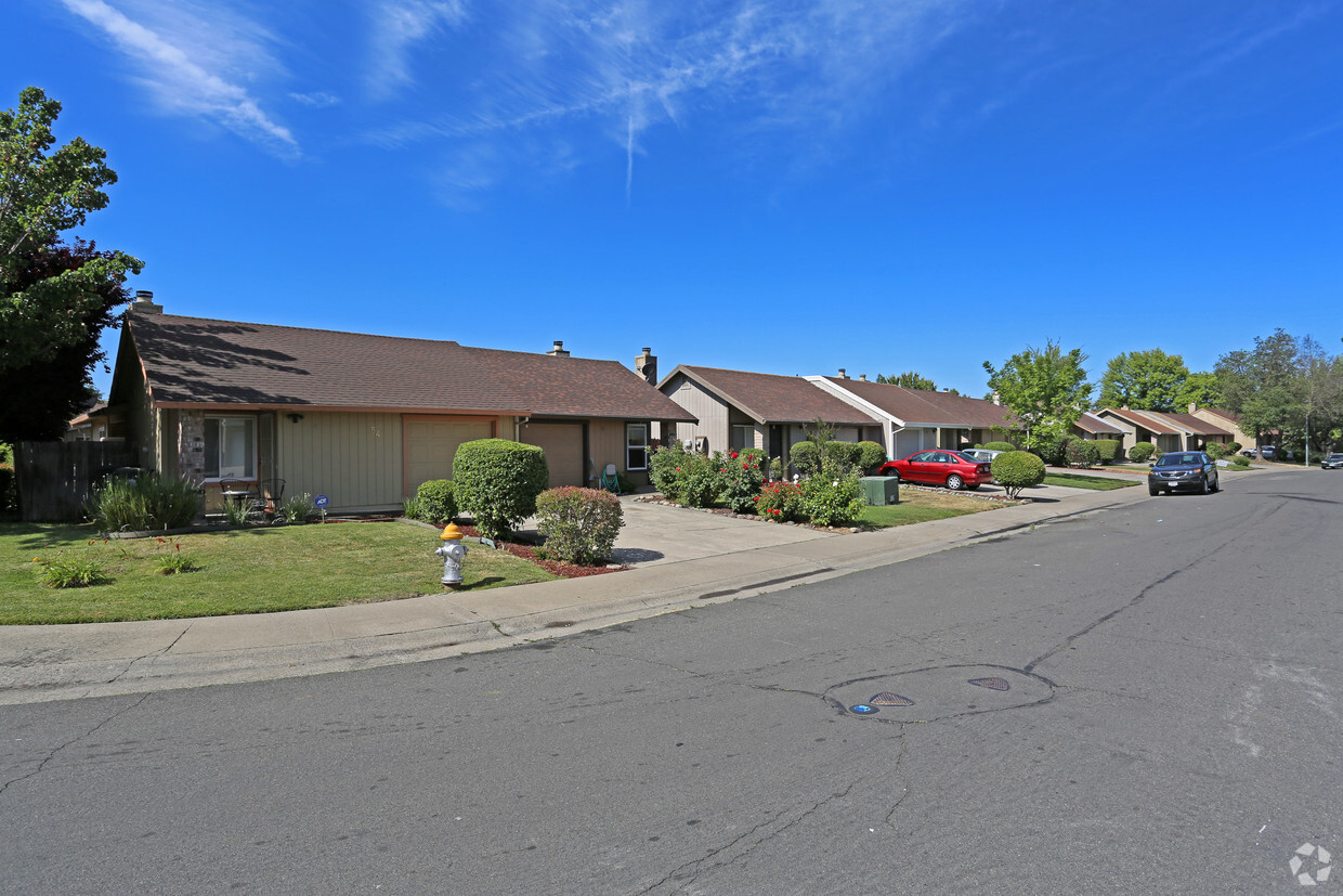 Primary Photo - Loma Verde Place