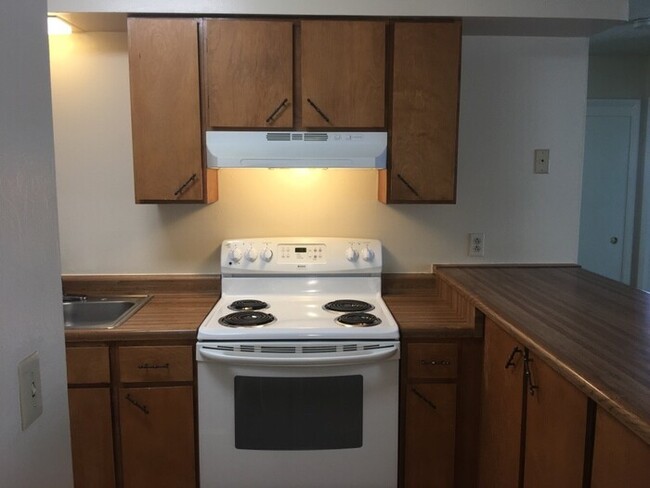 Building Photo - NW Reno 2 Bedroom Apartment - It's Purrfect!