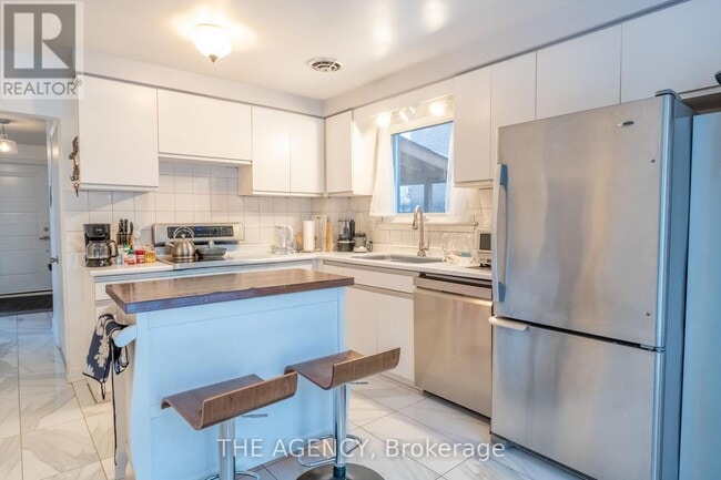 Photo du bâtiment - 65 Cloverdale Dr