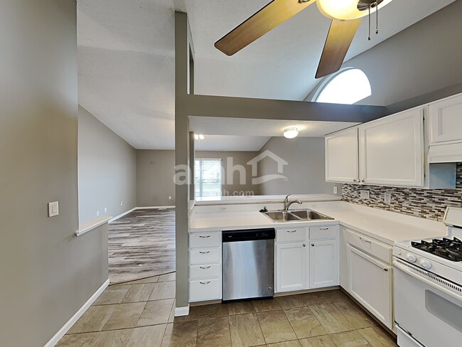 Building Photo - 5671 Sundial Dr
