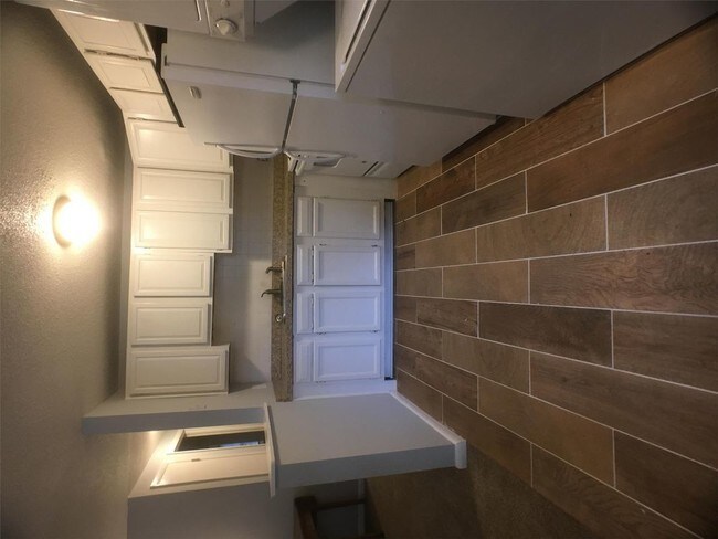 Foto del edificio - 9242 Hickory St