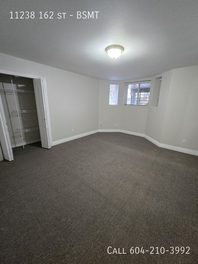 Photo du bâtiment - Modern Basement in Fraser Heights