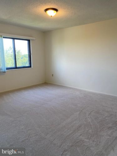Building Photo - 15107 Interlachen Dr
