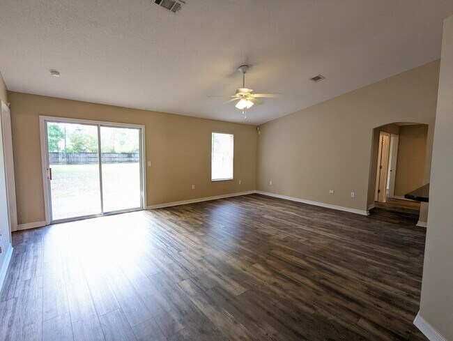 Foto del edificio - 8237 Nevada St