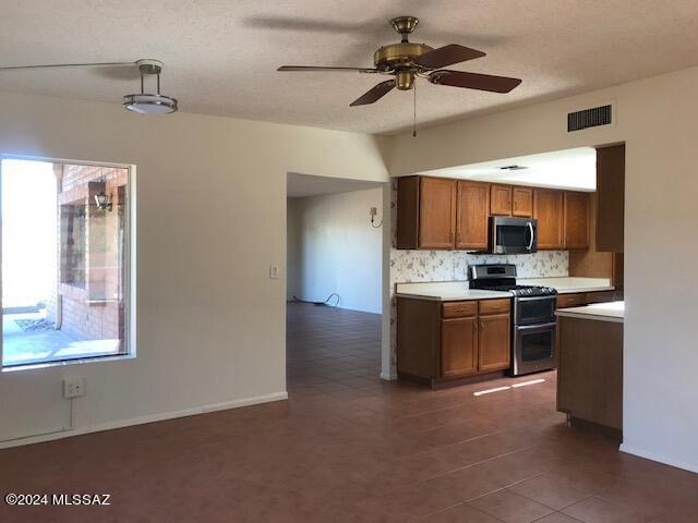 Foto del edificio - 1935 W Hickory Hollow Ln