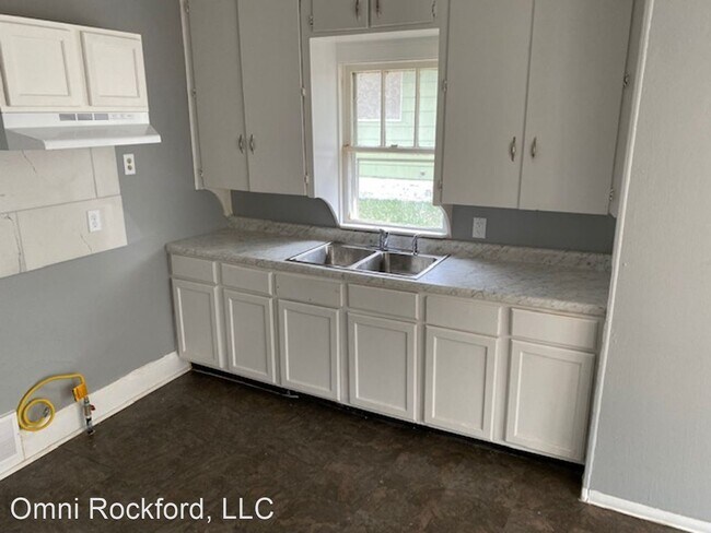 Building Photo - 3 br, 1 bath House - 320 N Day Ave