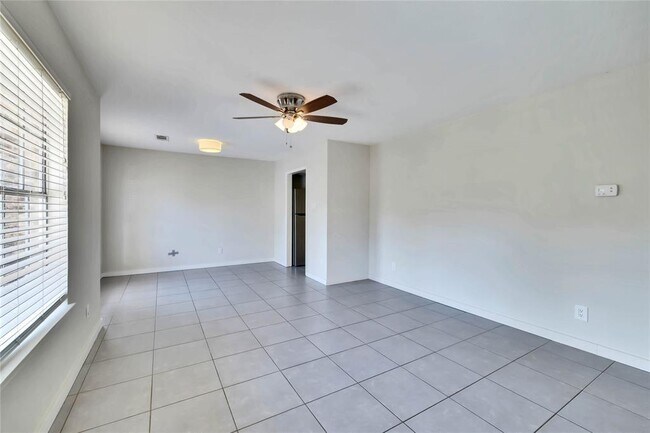 Building Photo - 2406 Sheri Oak Ln