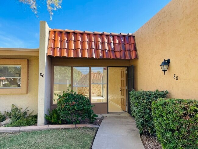 Building Photo - Charming 1 Bed, 1 Bath Condo in Gated Comm...