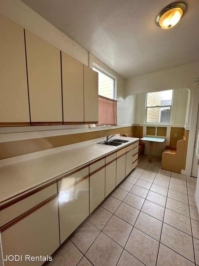 Building Photo - 1 br, 1 bath House - 383A 21st Ave