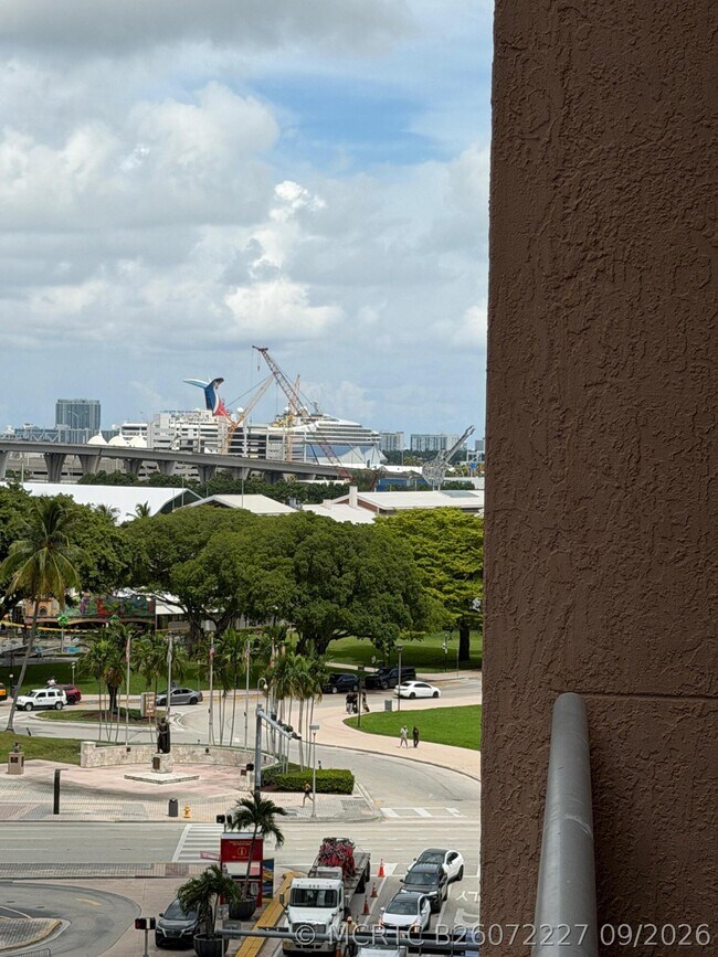 Foto del edificio - 244 Biscayne Blvd