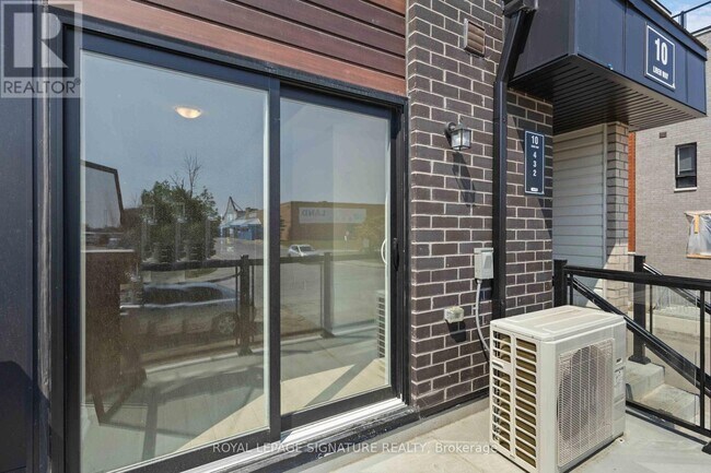 Building Photo - 10 Liben Wy