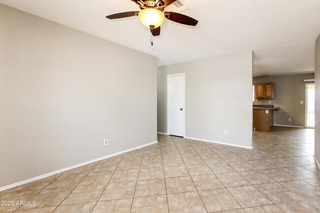Building Photo - 9007 W Cinnabar Ave