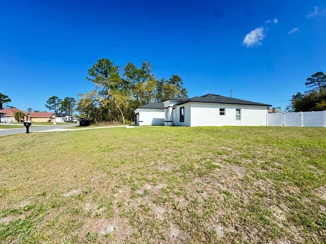 Building Photo - 4513 SW 170th Street Rd