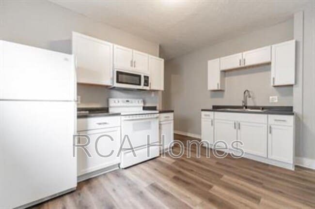 Photo - 2425 N Kenwood Ave House