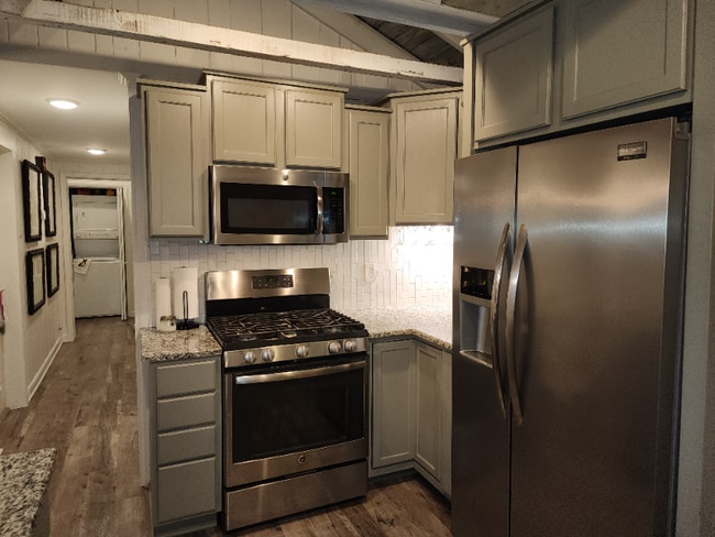Building Photo - 6523 Village Point Dr