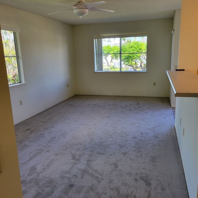 Building Photo - Northpointe Townhouse - 2 bedrooms, 2 baths, 2 parkings