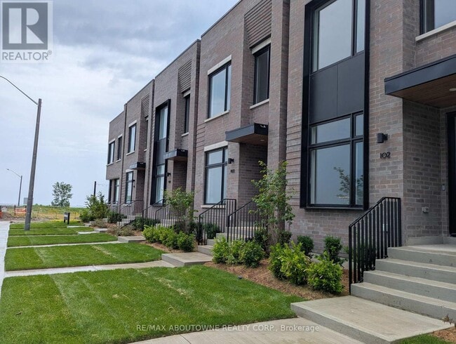 Building Photo - 105 Coveside Dr