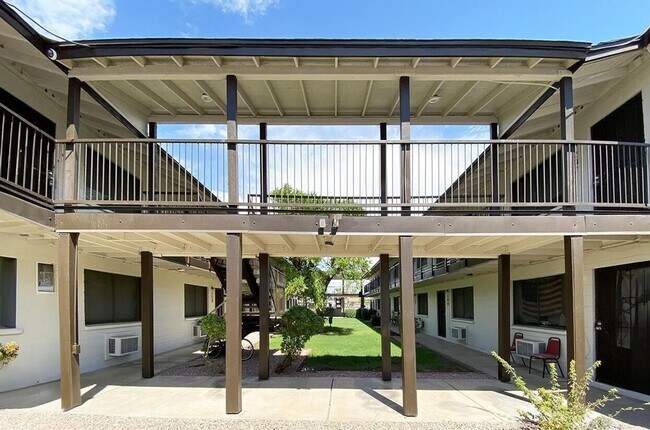 Foto del edificio - Renovated 1-Bedroom Condo in Gated North P...