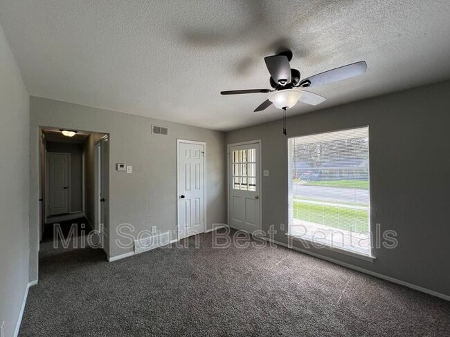 Building Photo - 4571 Spring Valley Dr
