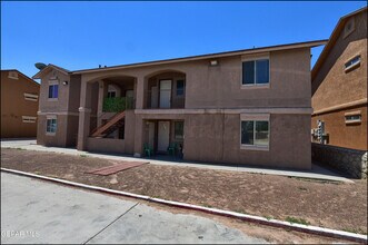 Building Photo - 3404 Blue Earth Ln