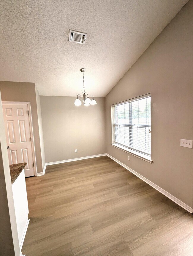 Foto del edificio - 9451 Pine Lily Ct