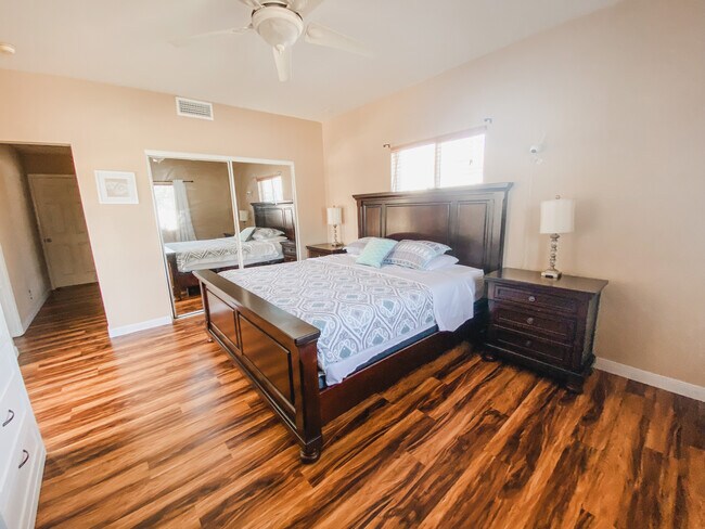 Foto del edificio - 619 W 37th St