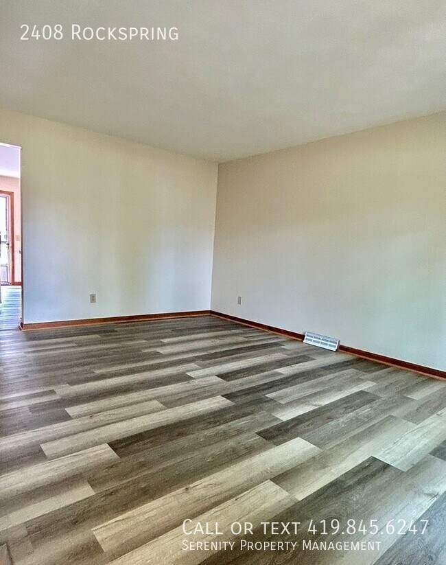 Foto del edificio - Must See! Adorable  Two Bedroom Townhome A...
