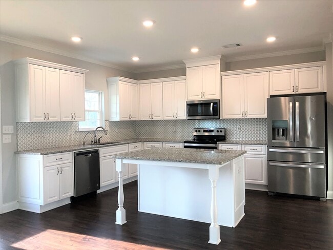 Building Photo - 902 Chesford Dr