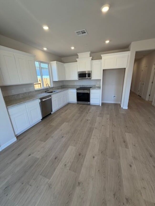 Foto del edificio - Brand New Single Story Solar All Electric Home in Roseville
