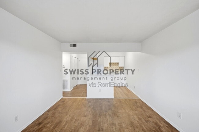 Building Photo - 544 Riverview Dr