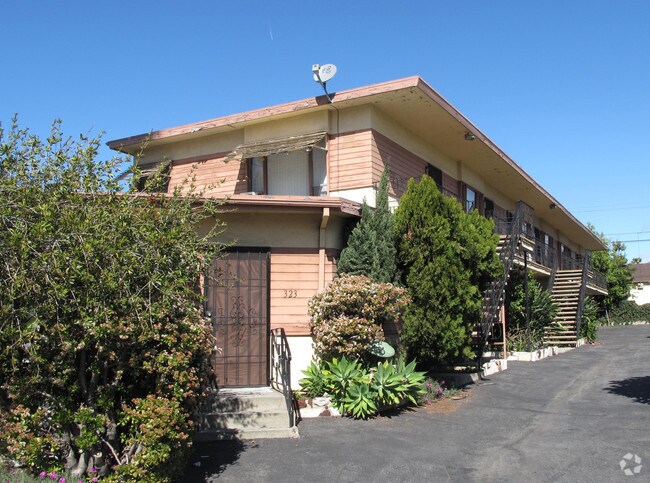 Foto del edificio - 323 N Chevy Chase Dr