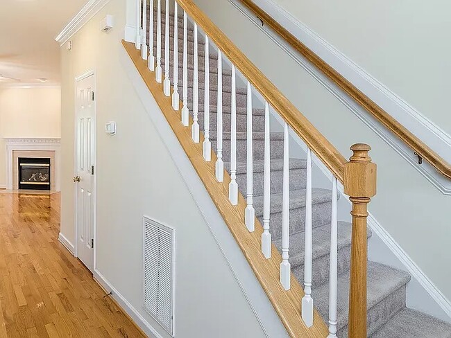 Building Photo - 5404 Goldenglow Way