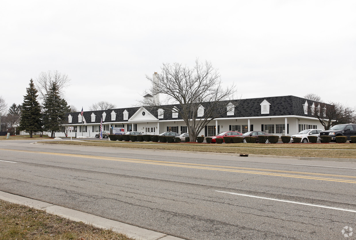 American House Farmington Hills Senior Living Apartments - Farmington