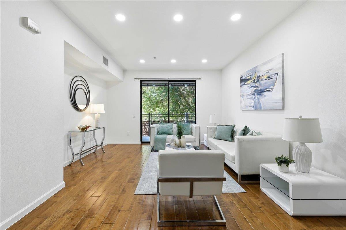 Foto principal - 10745 N De Anza Blvd
